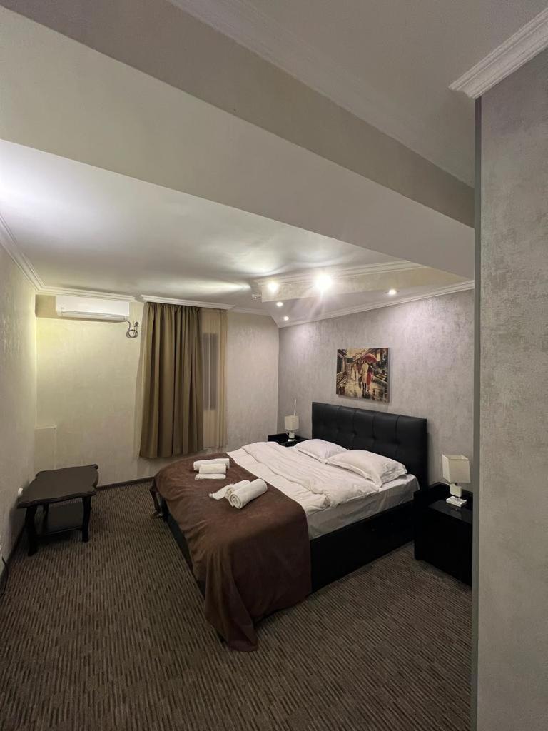 Elno Hotel Tbilissi Extérieur photo