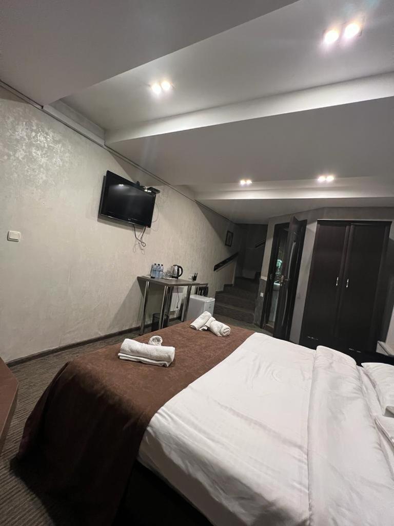 Elno Hotel Tbilissi Extérieur photo